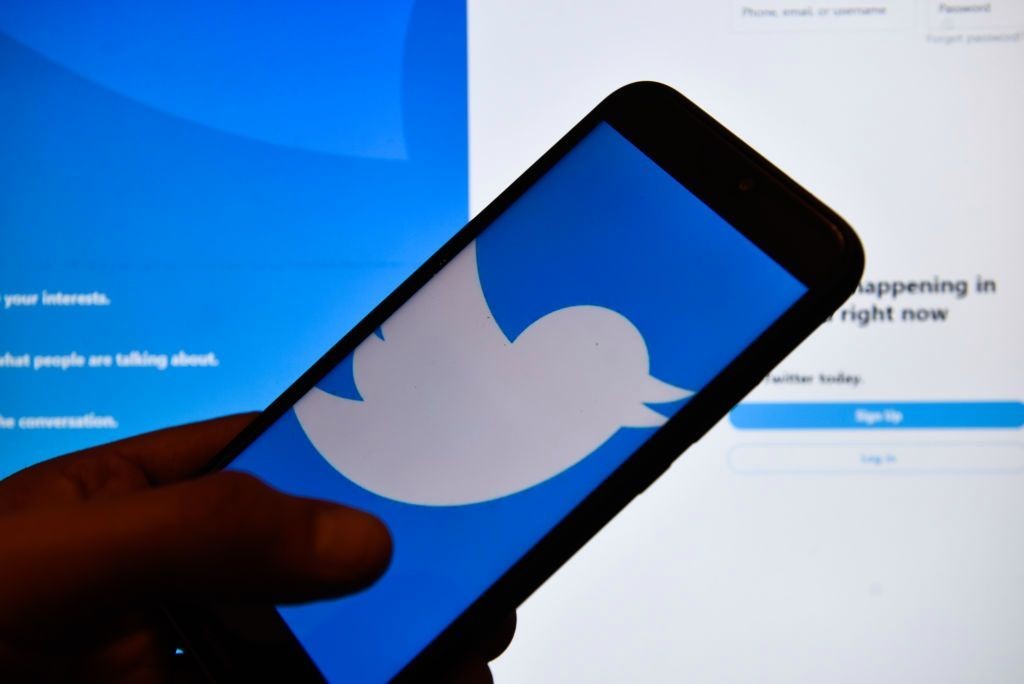 Spiunë në Twitter!