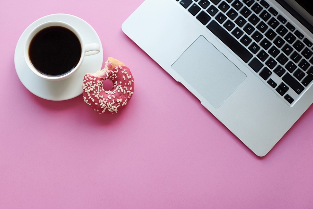 Një donuts, tre rrjete sociale