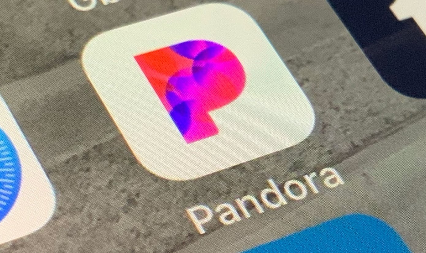 Pandora po bëhet e parezistueshme...