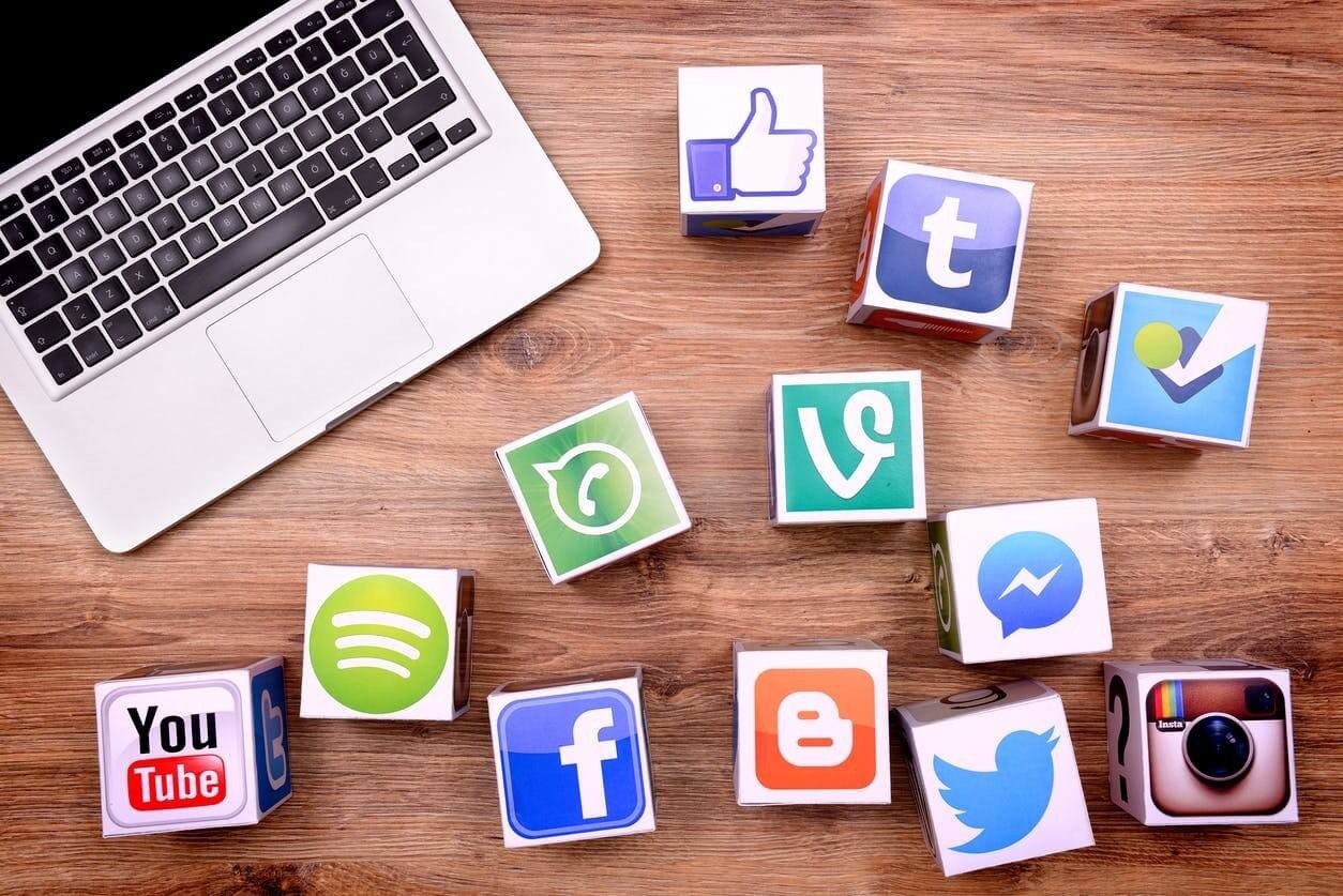 Oraret më të mira për të postuar në mediat sociale.