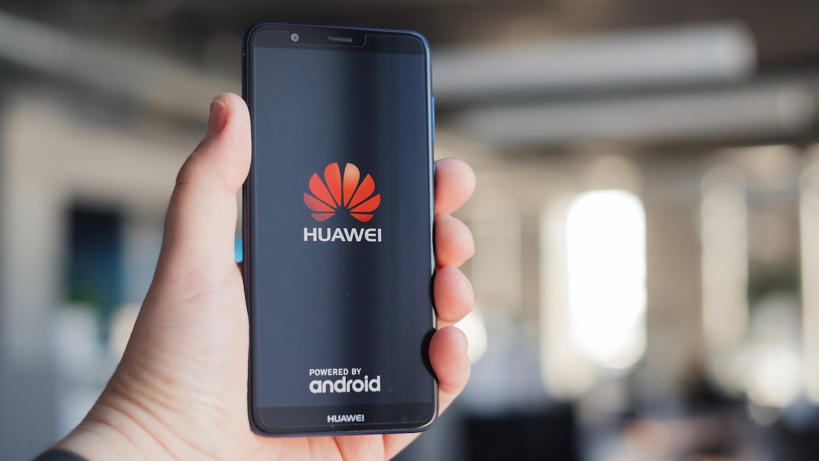 TrendForce pret që tregu i smartphone-ve të rimëkëmbet ngadalë në 2021, por Huawei nuk do të përfitojë