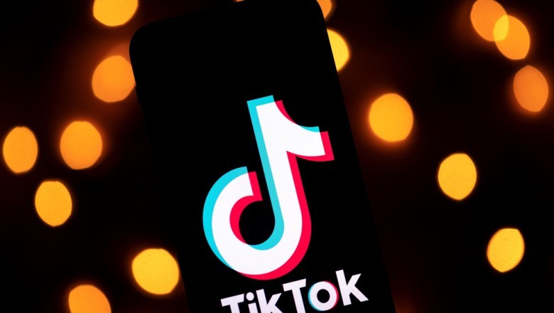 Si të aktivizoni titrat automatike në TikTok!