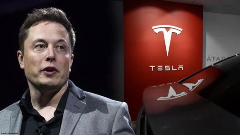 Musk shet rreth 4 miliardë dollarë aksione të Tesla-s