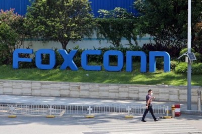 Prodhuesi i Apple, Faxconn kërkon të “blejë” punëtorët e pakënaqur