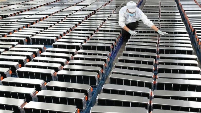 Kina do të prodhojë 3 herë më shumë bateri për makinat elektrike se sa i duhen!