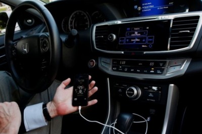 Mos e karrikoni celularin në makinë, gabimi më i madh!