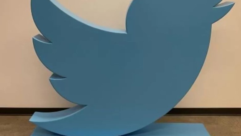 Twitter/ Statuja e logos së famshme u shit për 100 mijë dollarë
