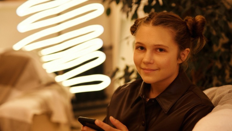 Shefi i Samsung në Britani nuk e lejoi vajzën të përdorë smartphone