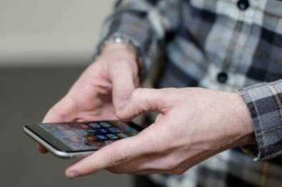 A e dini se britanikët shpenzojnë 95 minuta në ditë në celularë?!