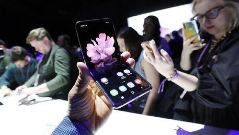 Tregu i telefonave inteligjentë ra me 12%, tremujorin i pestë me rënie