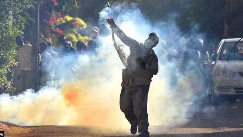 Pakistani heq internetin, “shpërthejnë” protestat!