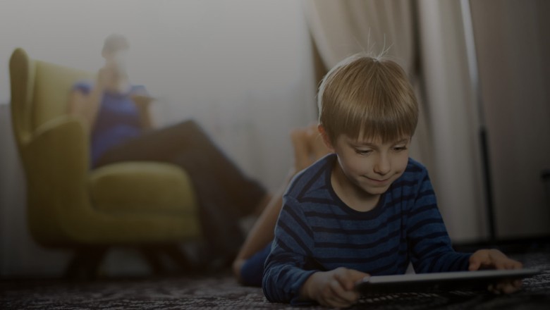 “Prindër po rrezikoni jetën e fëmijëve duke i ekspozuar në rrjetet sociale”, studimi i fundit i thotë të gjitha