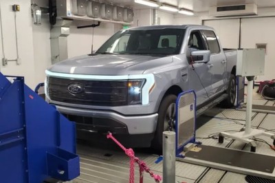Ford F-150 Lightning humbet rreth një të katërtën e rrezes së tij kur mban ngarkesën maksimale