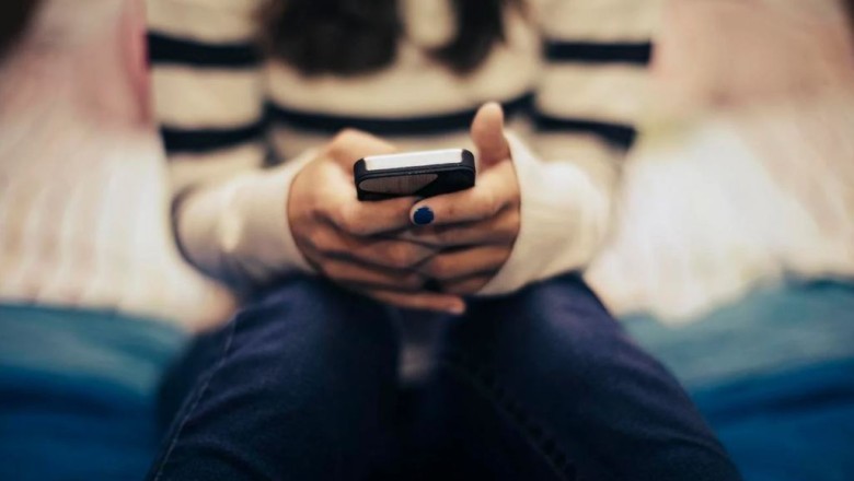 Zyrtarët e New York-ut shpallin legjislacionin që synon mbrojtjen e fëmijëve në mediat sociale