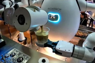 Njihuni me robotin që bën kafe, kokteile dhe ushqim. Quhet Adam…