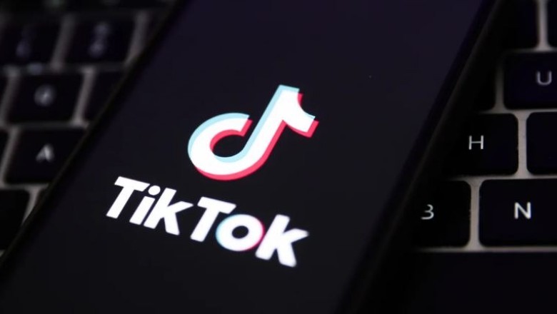Ish-drejtuesi i TikTok padit kompaninë për diskriminim të dyshuar gjinor