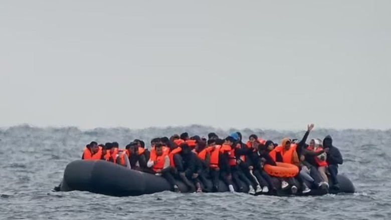 Influencerat e TikTok do të paguhen 5,000 £ për t'i nxitur migrantët të mos shkojnë në Britani me gomone
