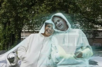 Alicia Framis do martohet me të dashurin e hologramit të Inteligjencës Artificiale