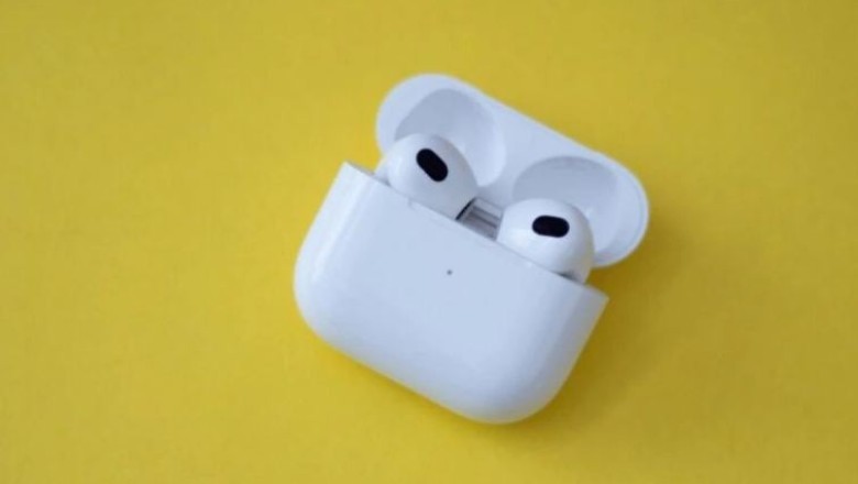 Apple Airpods në të ardhmen mund të vijnë me kamer të integruar