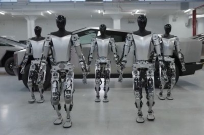 Zyrtare/ Roboti Optimus në treg brenda vitit 2025!